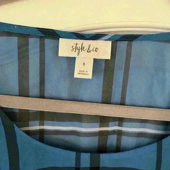 EUC Style & Co Blue & Black Patterned Ruffle Blouse Women’s Size Small - Picture 2 of 6